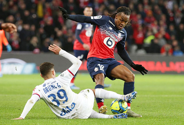 Đội khách Lille (trên) thường áp đảo Lyon ở các giải đấu cúp quốc nội